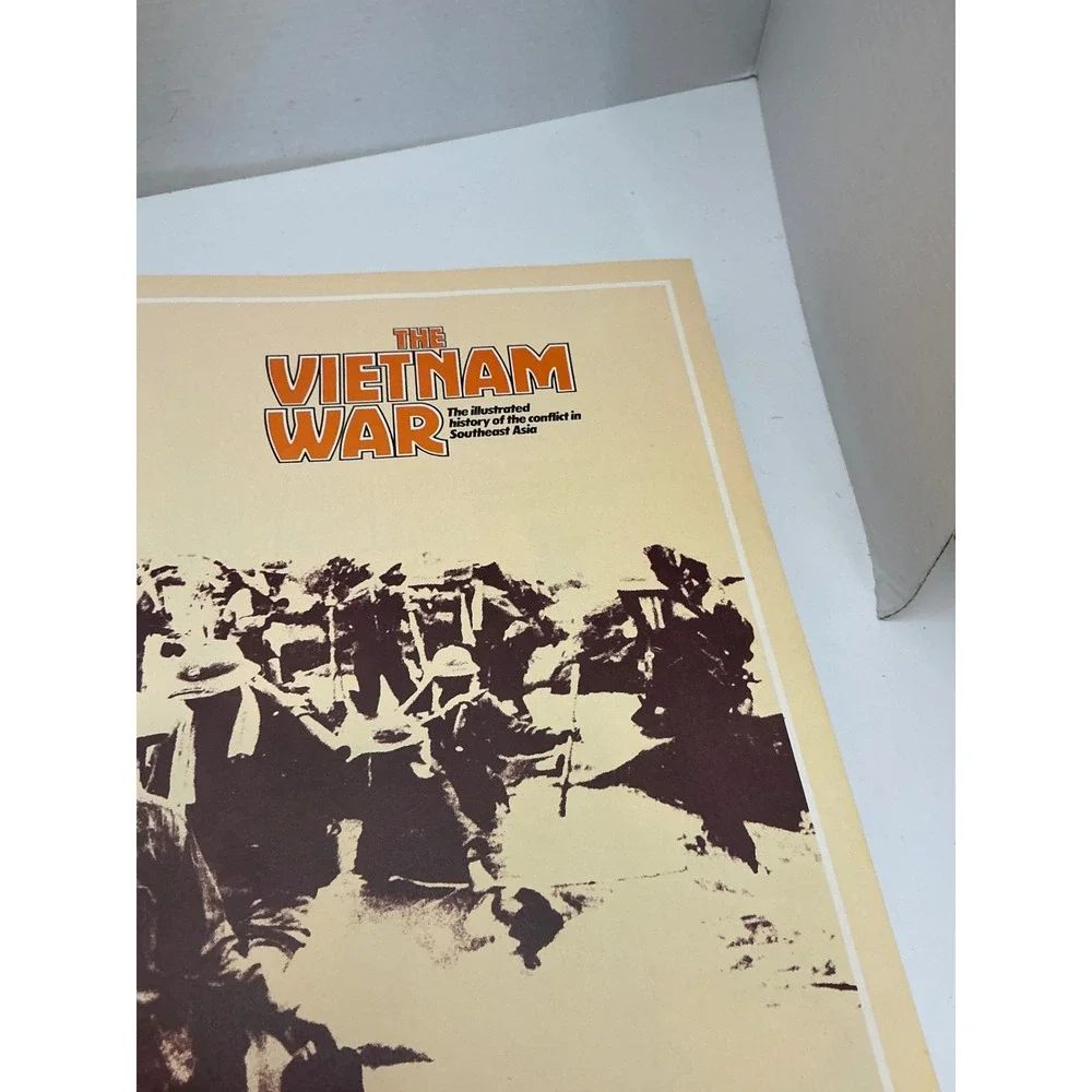 Crown Vintage The Vietnam War Illustrated History Book Ray Bonds 1979 Hardcover
